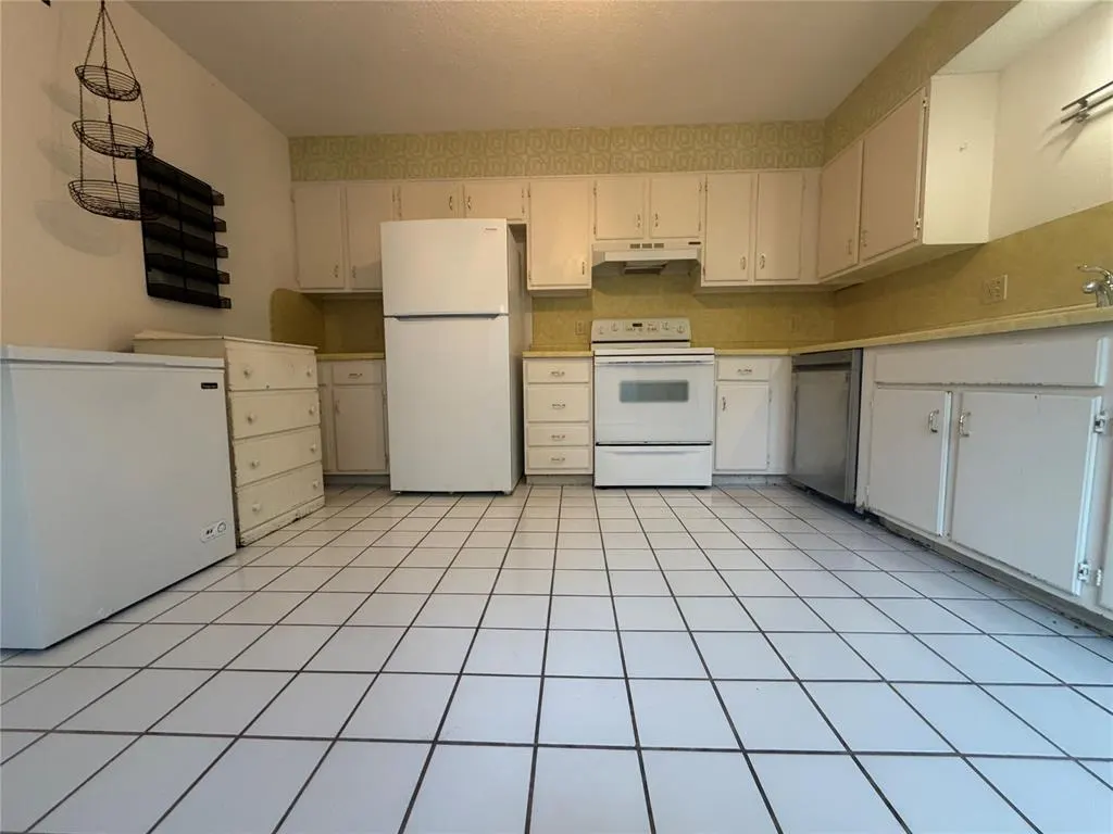 Photo 10 — 9759 Hefner Village Boulevard, Oklahoma City, OK 73162