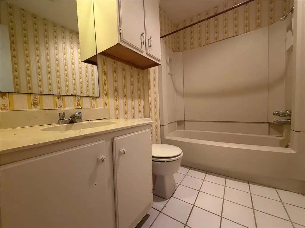 Photo 15 — 9759 Hefner Village Boulevard, Oklahoma City, OK 73162