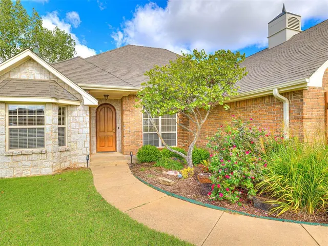 Photo 3 — 1612 Lady Lane, Shawnee, OK 74804