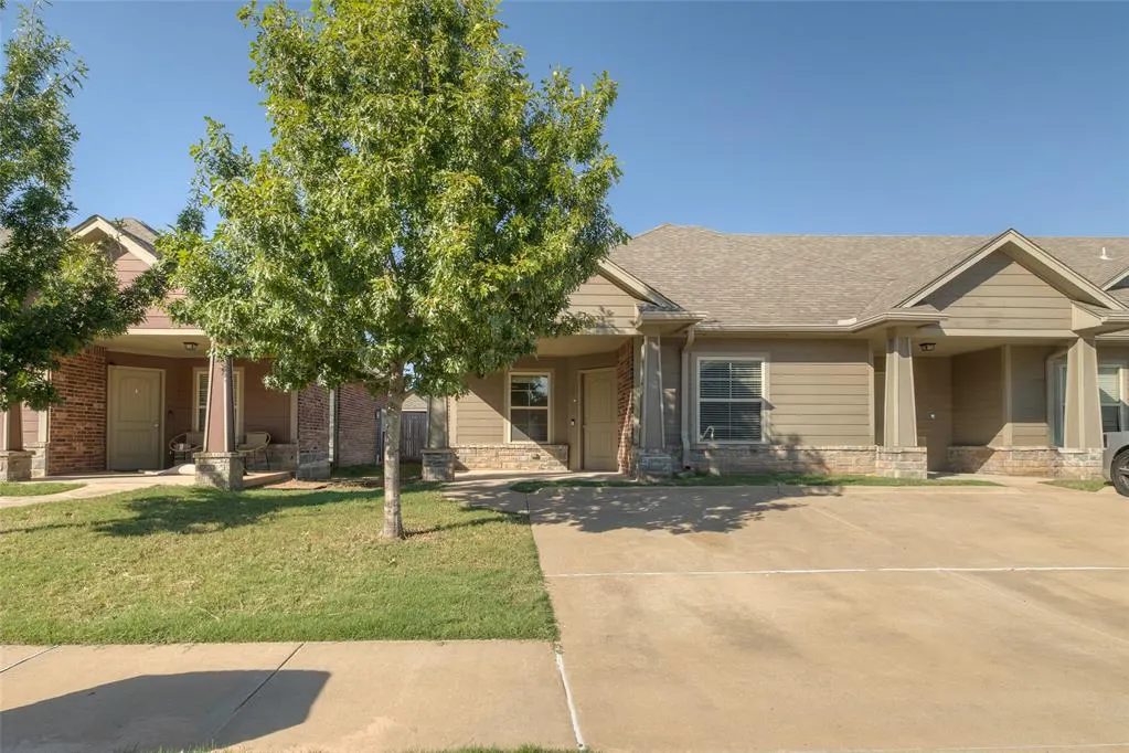 Front exterior — 927 SW 92nd Street, Oklahoma City, OK 73139