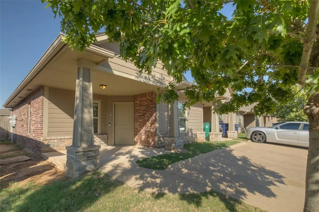 Photo 3 — 927 SW 92nd Street, Oklahoma City, OK 73139