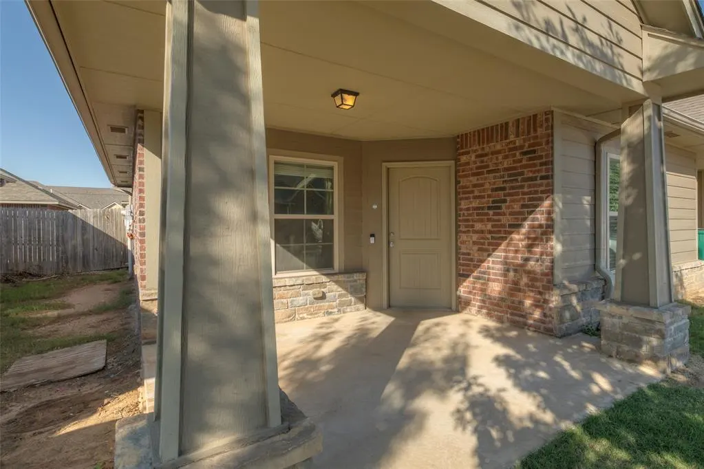 Photo 4 — 927 SW 92nd Street, Oklahoma City, OK 73139