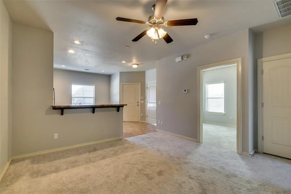 Photo 6 — 927 SW 92nd Street, Oklahoma City, OK 73139