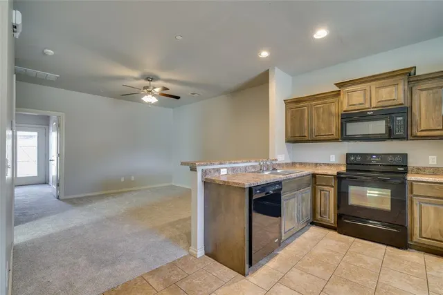 Photo 7 — 927 SW 92nd Street, Oklahoma City, OK 73139