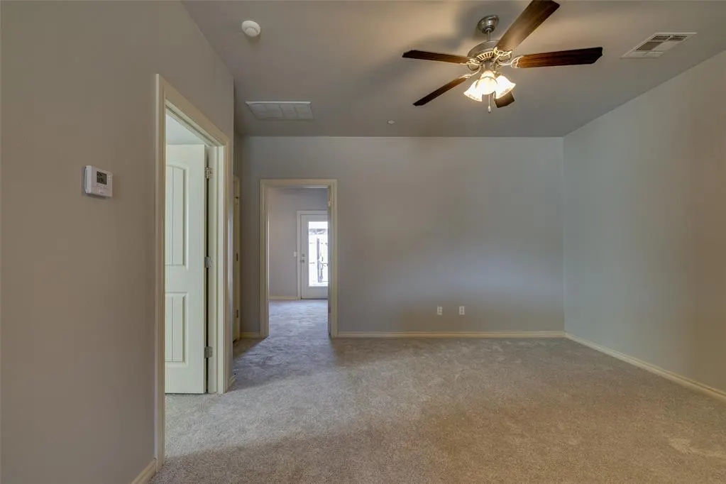 Photo 10 — 927 SW 92nd Street, Oklahoma City, OK 73139