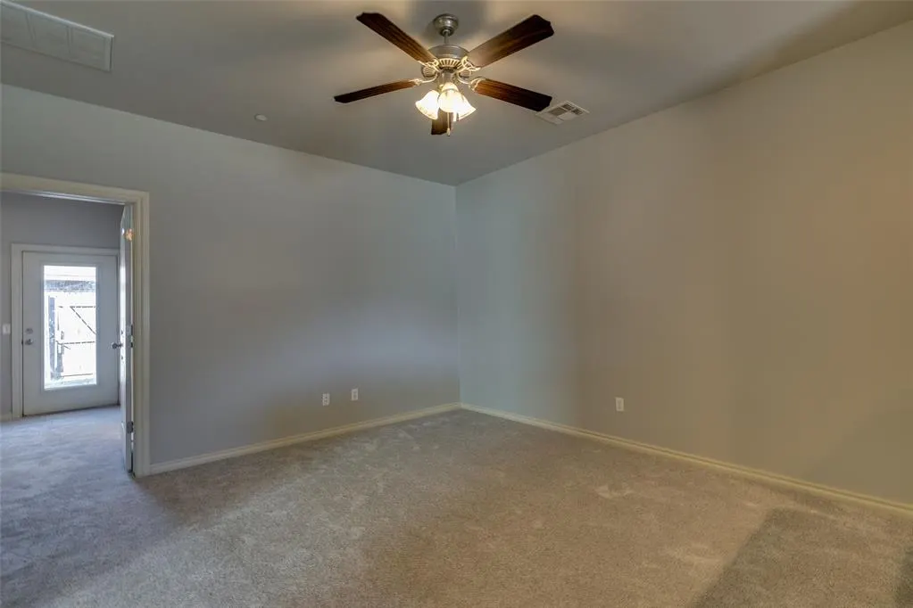 Photo 11 — 927 SW 92nd Street, Oklahoma City, OK 73139