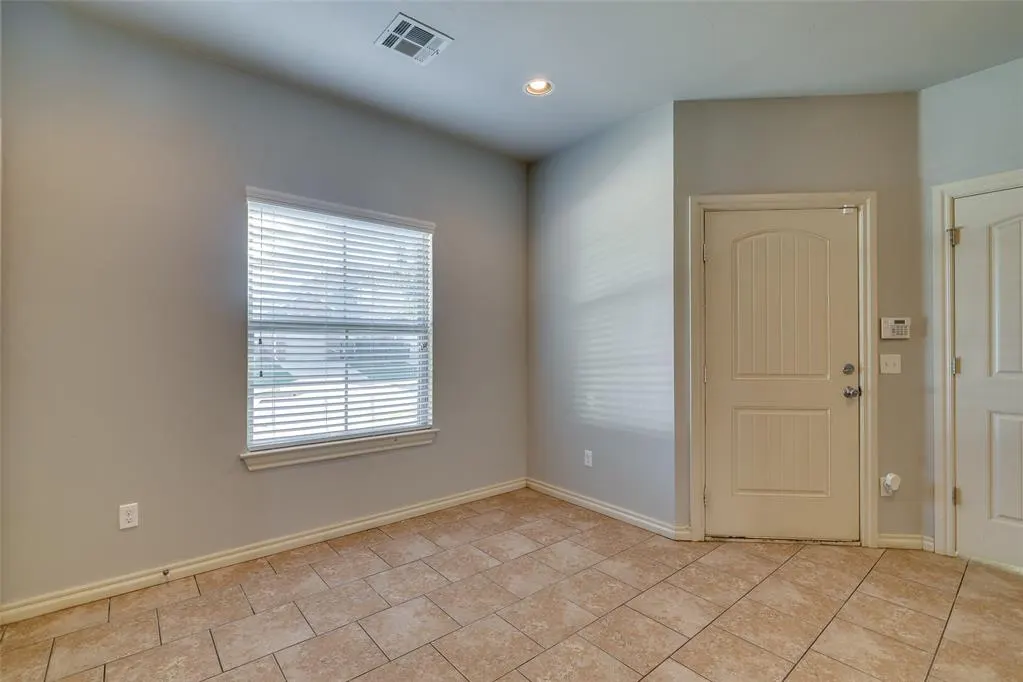 Photo 14 — 927 SW 92nd Street, Oklahoma City, OK 73139