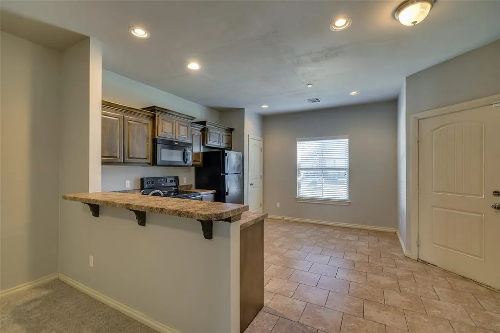 Photo 16 — 927 SW 92nd Street, Oklahoma City, OK 73139