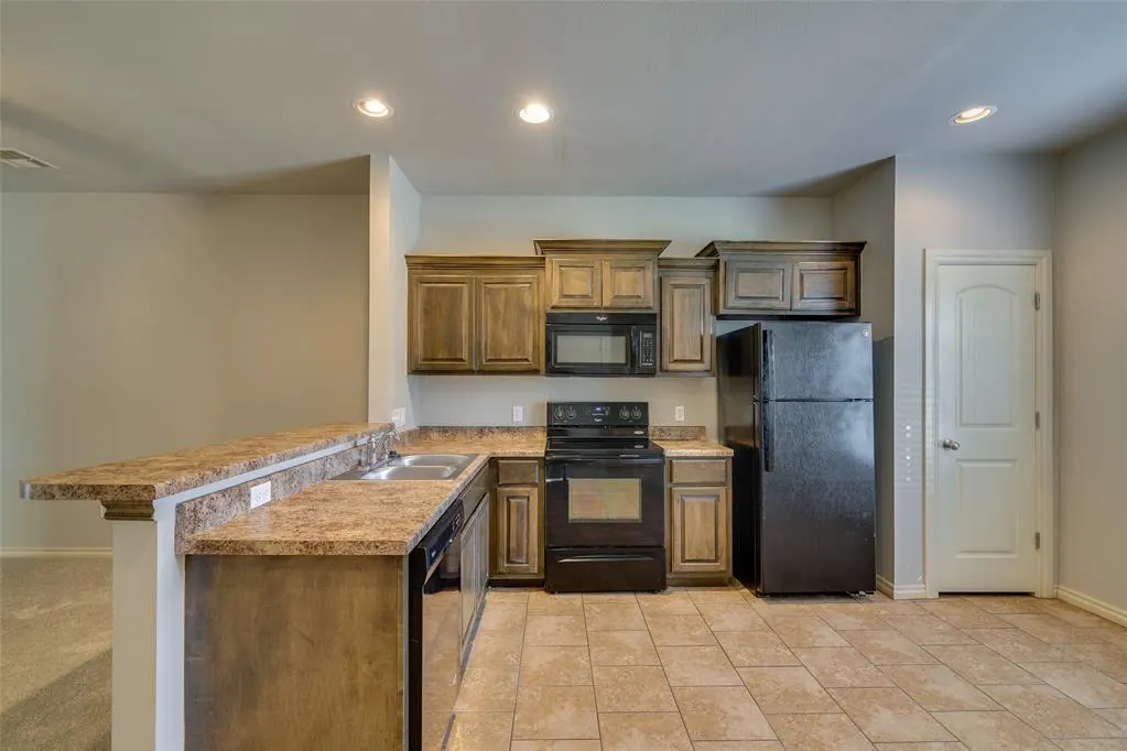 Photo 17 — 927 SW 92nd Street, Oklahoma City, OK 73139