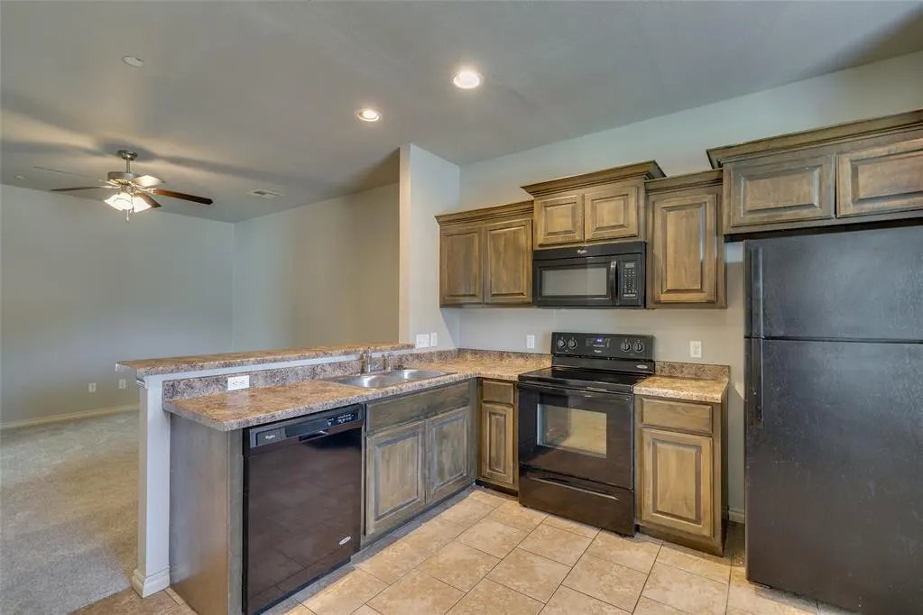 Photo 18 — 927 SW 92nd Street, Oklahoma City, OK 73139