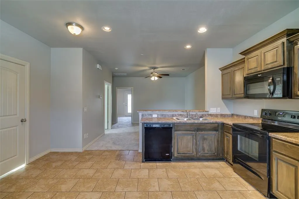 Photo 19 — 927 SW 92nd Street, Oklahoma City, OK 73139