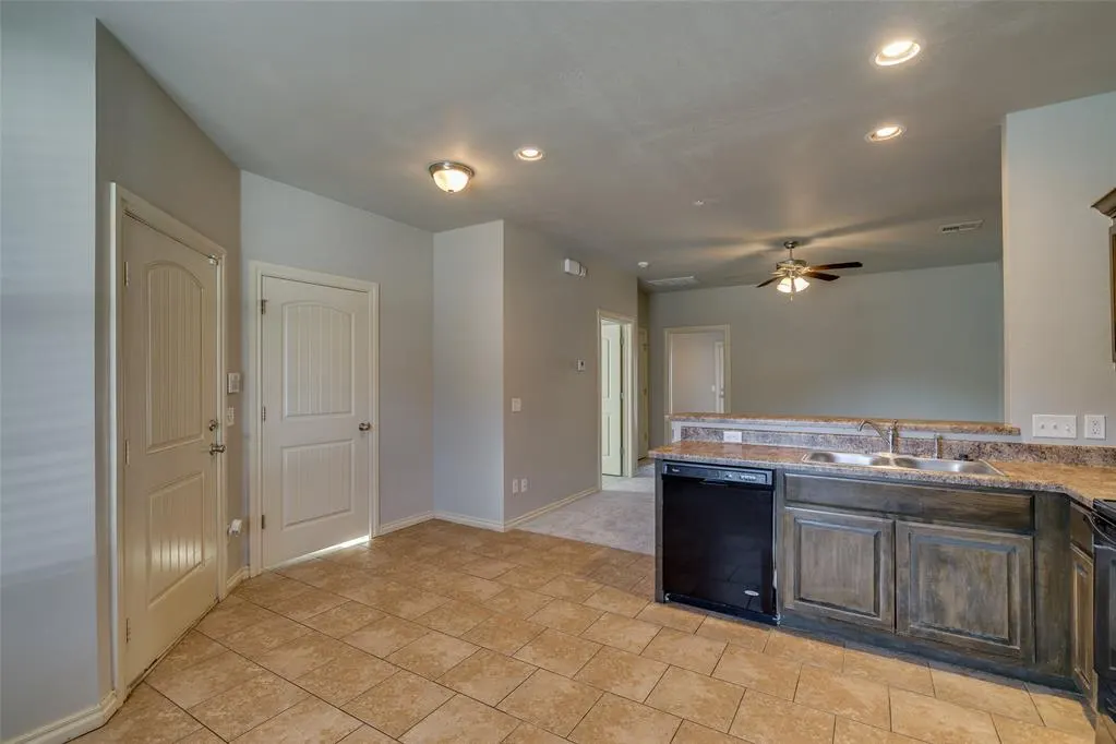 Photo 20 — 927 SW 92nd Street, Oklahoma City, OK 73139