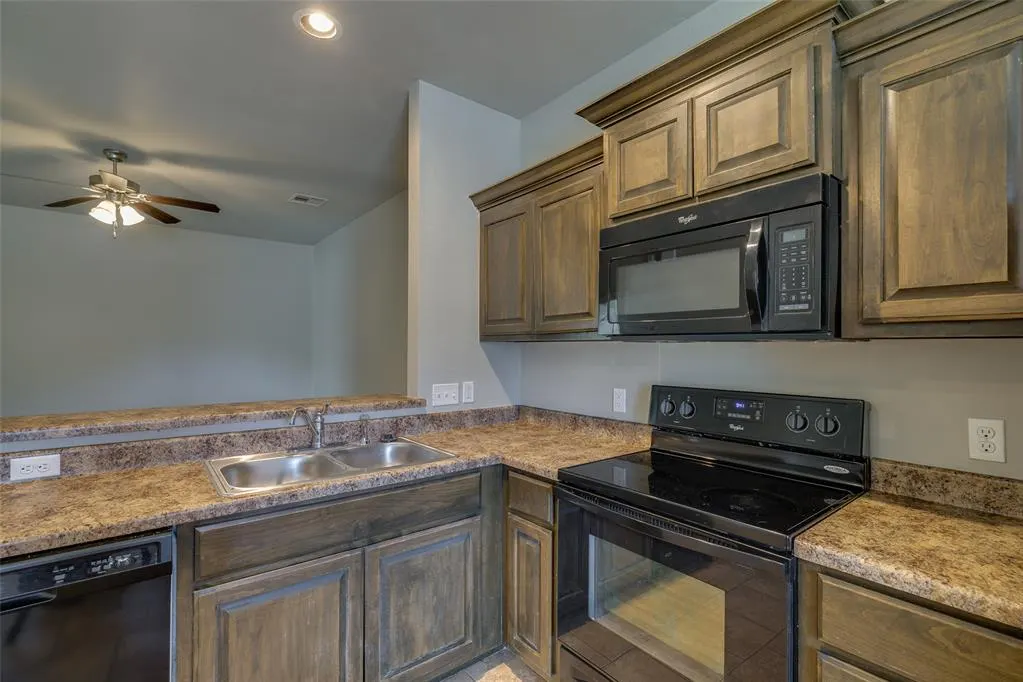 Photo 21 — 927 SW 92nd Street, Oklahoma City, OK 73139