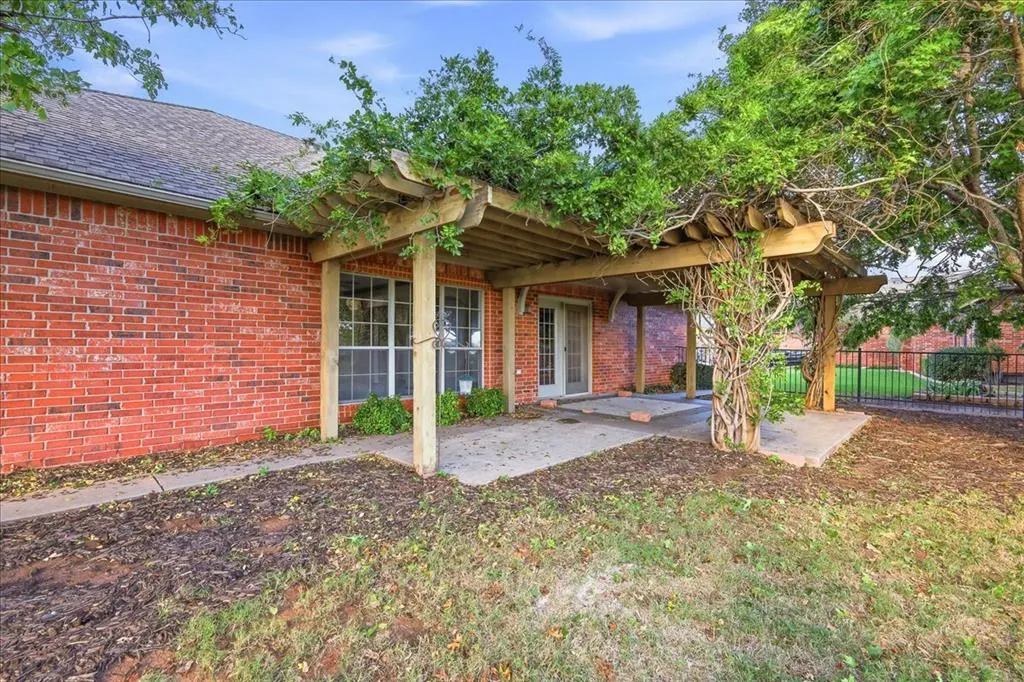 Photo 11 — 11528 NW 117th Court, Yukon, OK 73099