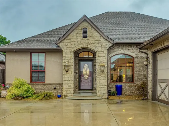 Photo 3 — 4021 Slater Drive, Moore, OK 73071