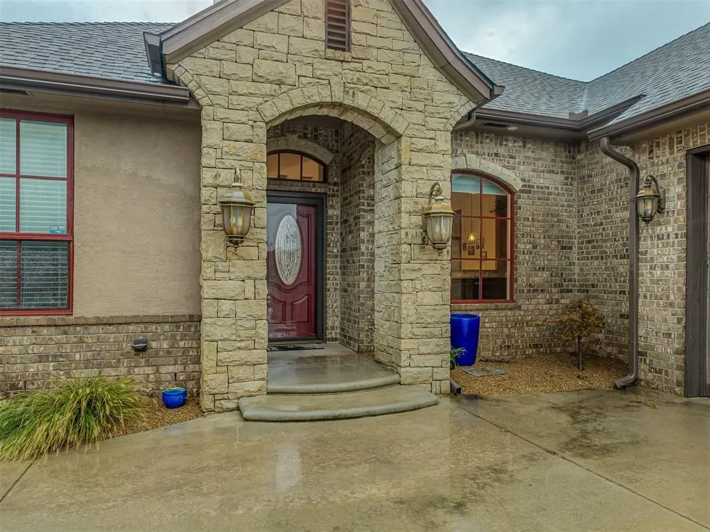 Photo 4 — 4021 Slater Drive, Moore, OK 73071