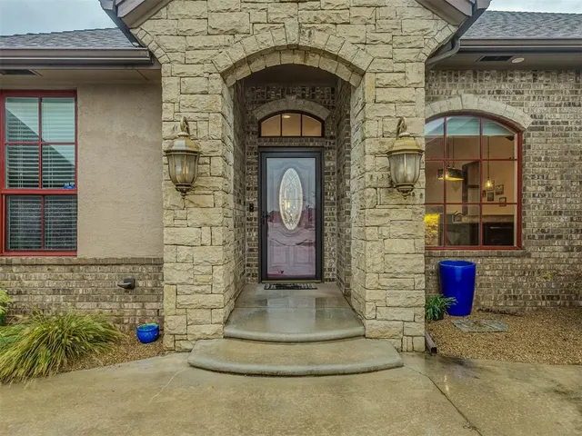 Photo 5 — 4021 Slater Drive, Moore, OK 73071