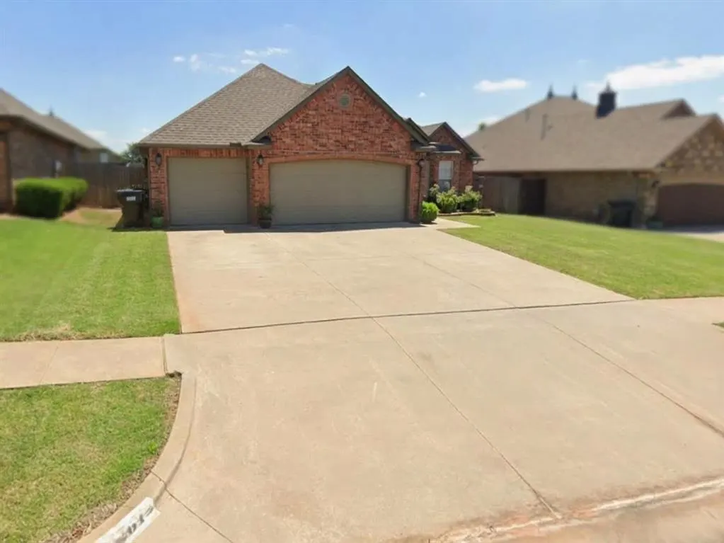 Photo 2 — 2612 SE 8th Street, Moore, OK 73160