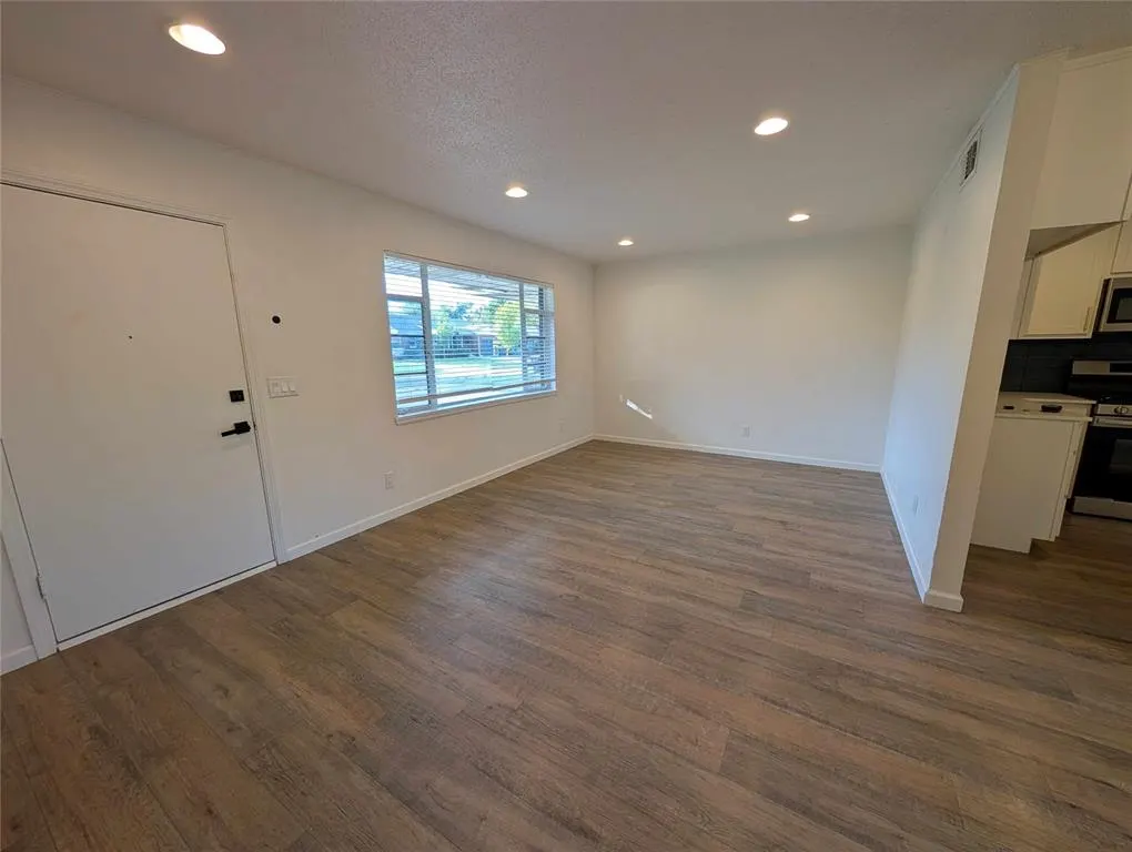 Photo 2 — 1619 Carlisle Court, Oklahoma City, OK 73120