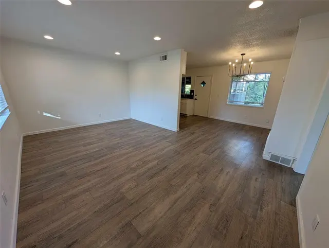 Photo 3 — 1619 Carlisle Court, Oklahoma City, OK 73120