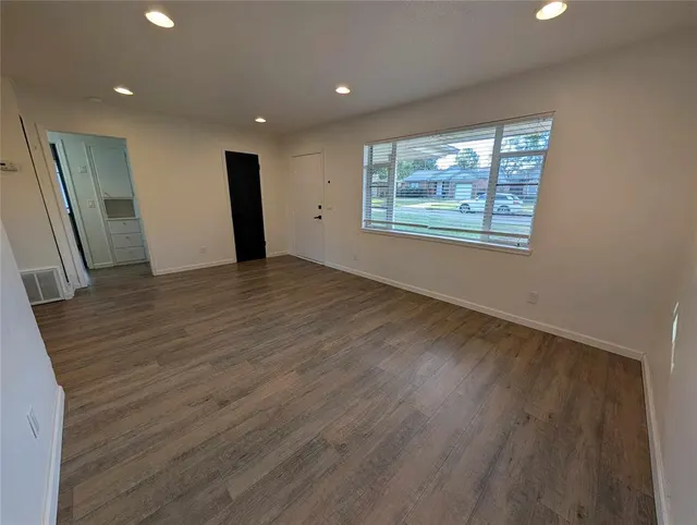 Photo 4 — 1619 Carlisle Court, Oklahoma City, OK 73120