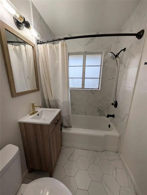 Photo 9 — 1619 Carlisle Court, Oklahoma City, OK 73120