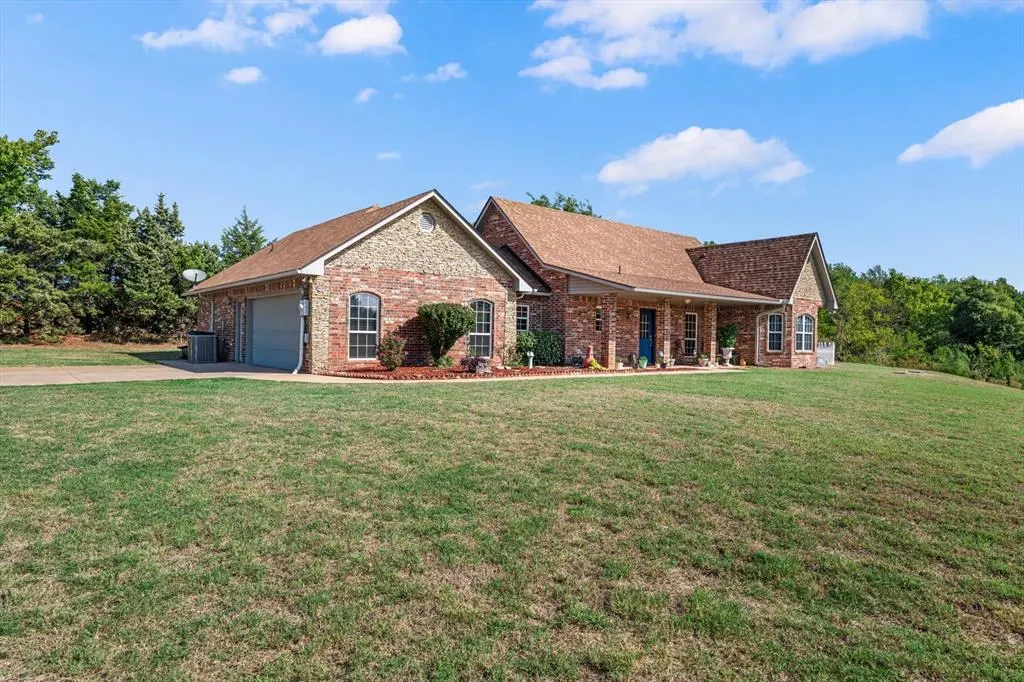 Photo 2 — 350 Huntington, Guthrie, OK 73044