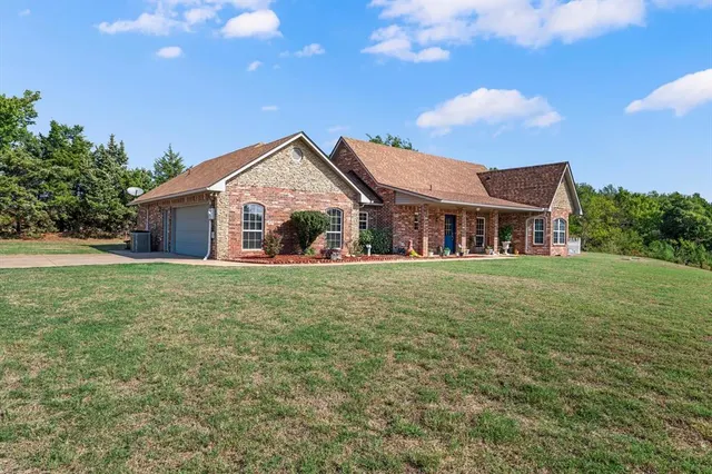 Photo 2 — 350 Huntington, Guthrie, OK 73044