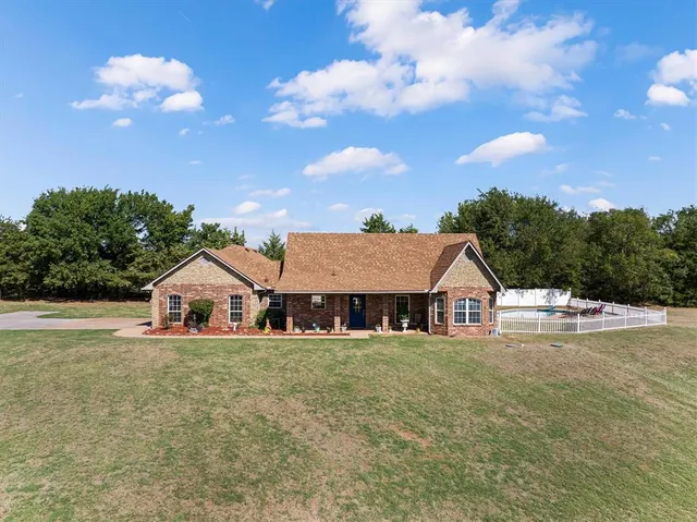 Photo 7 — 350 Huntington, Guthrie, OK 73044