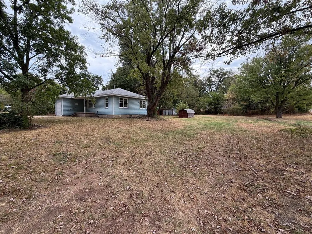 Photo 2 — 305 N Florence Avenue, Shawnee, OK 74801
