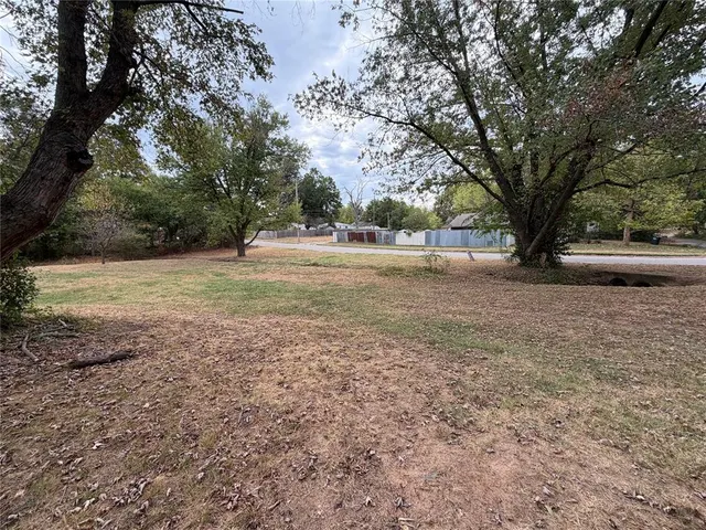 Photo 3 — 305 N Florence Avenue, Shawnee, OK 74801