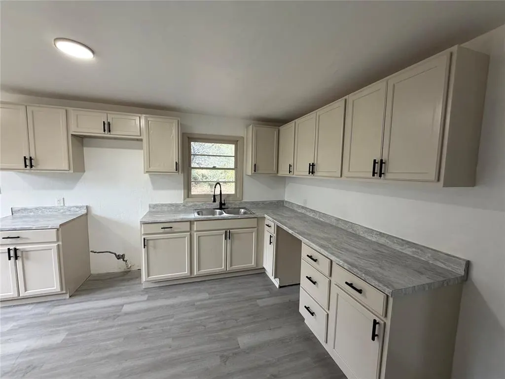 Photo 11 — 305 N Florence Avenue, Shawnee, OK 74801