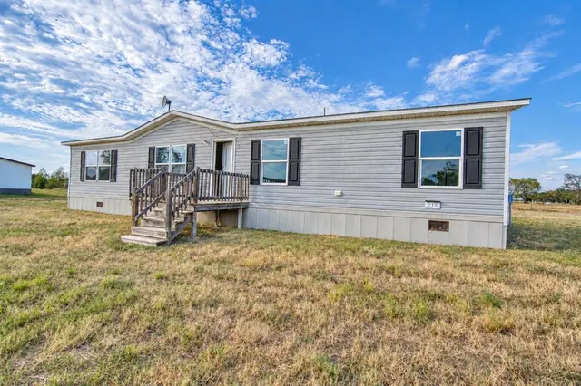 Photo 2 — 215 Cale Lane, Calera, OK 74730