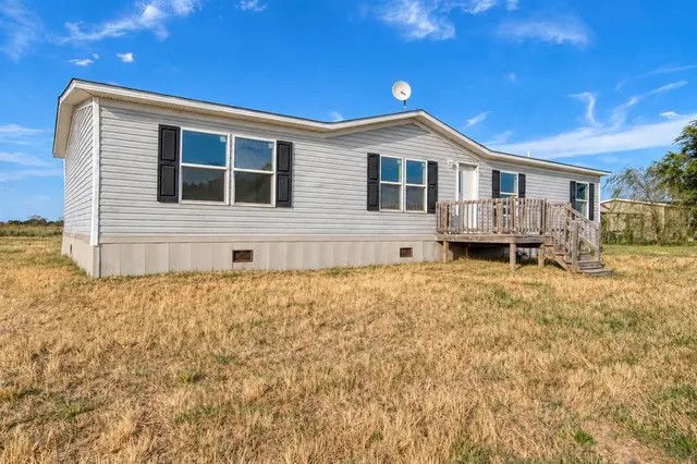 Photo 3 — 215 Cale Lane, Calera, OK 74730