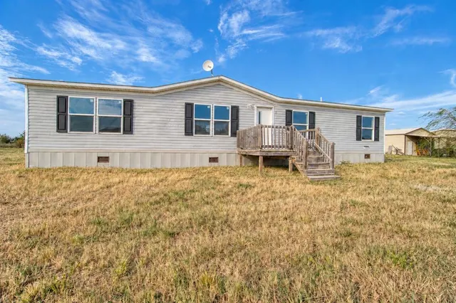 Photo 4 — 215 Cale Lane, Calera, OK 74730