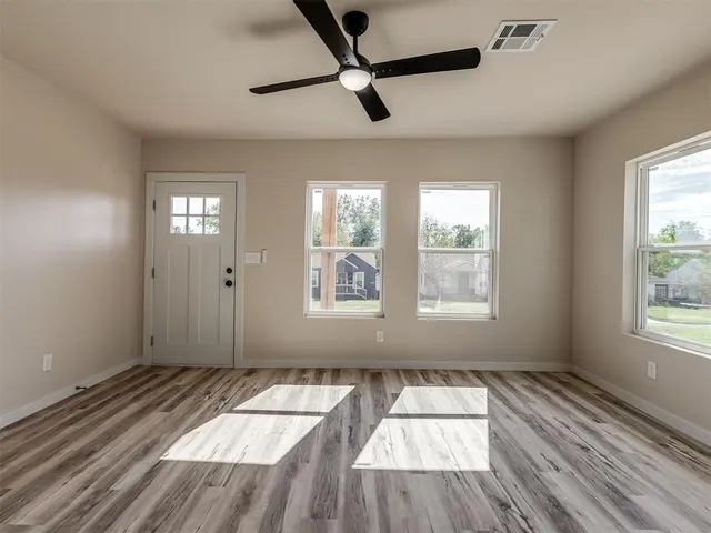 Photo 6 — 2525 NE 14th Street, Oklahoma City, OK 73117