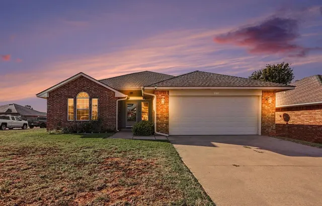 Photo 2 — 720 N Shadowhill Street, Norman, OK 73071