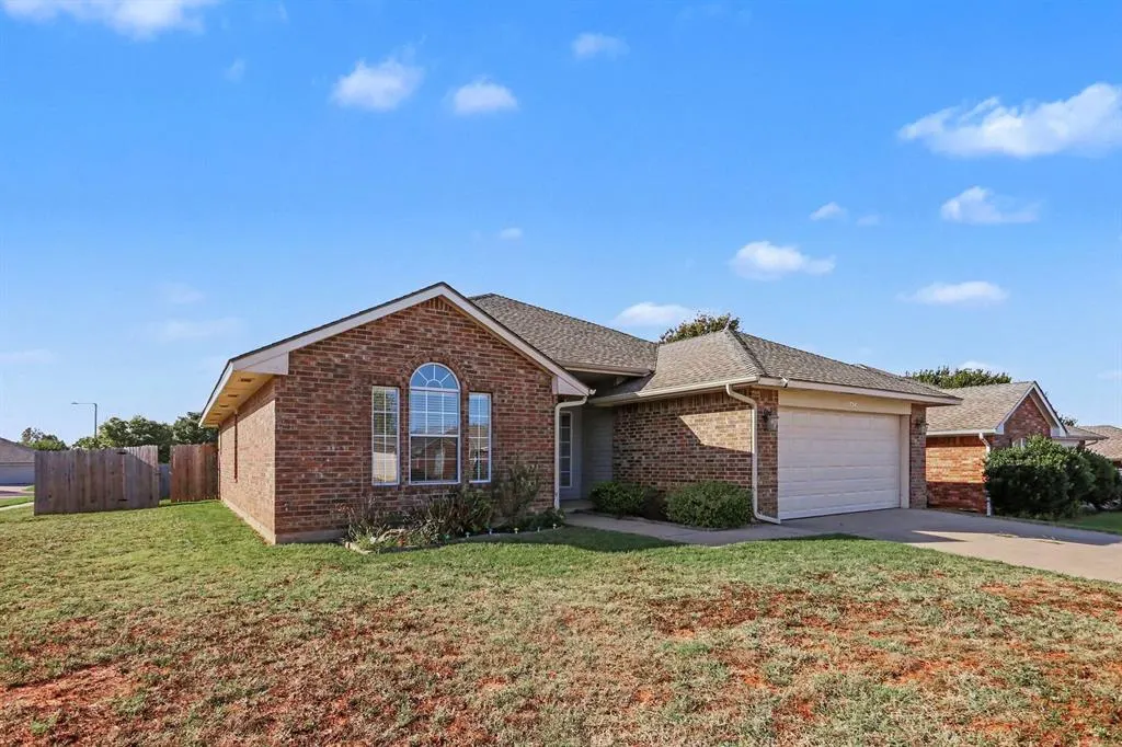 Photo 3 — 720 N Shadowhill Street, Norman, OK 73071