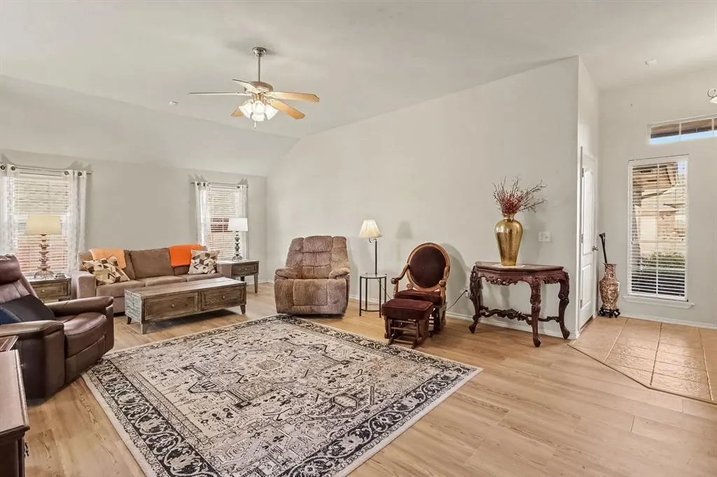 Photo 4 — 720 N Shadowhill Street, Norman, OK 73071