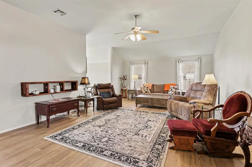 Photo 5 — 720 N Shadowhill Street, Norman, OK 73071
