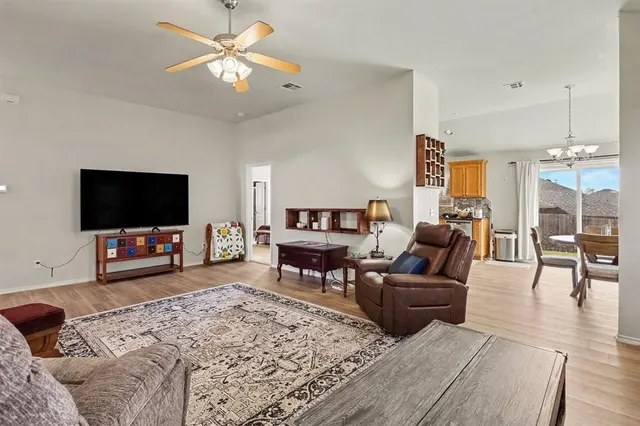 Photo 6 — 720 N Shadowhill Street, Norman, OK 73071