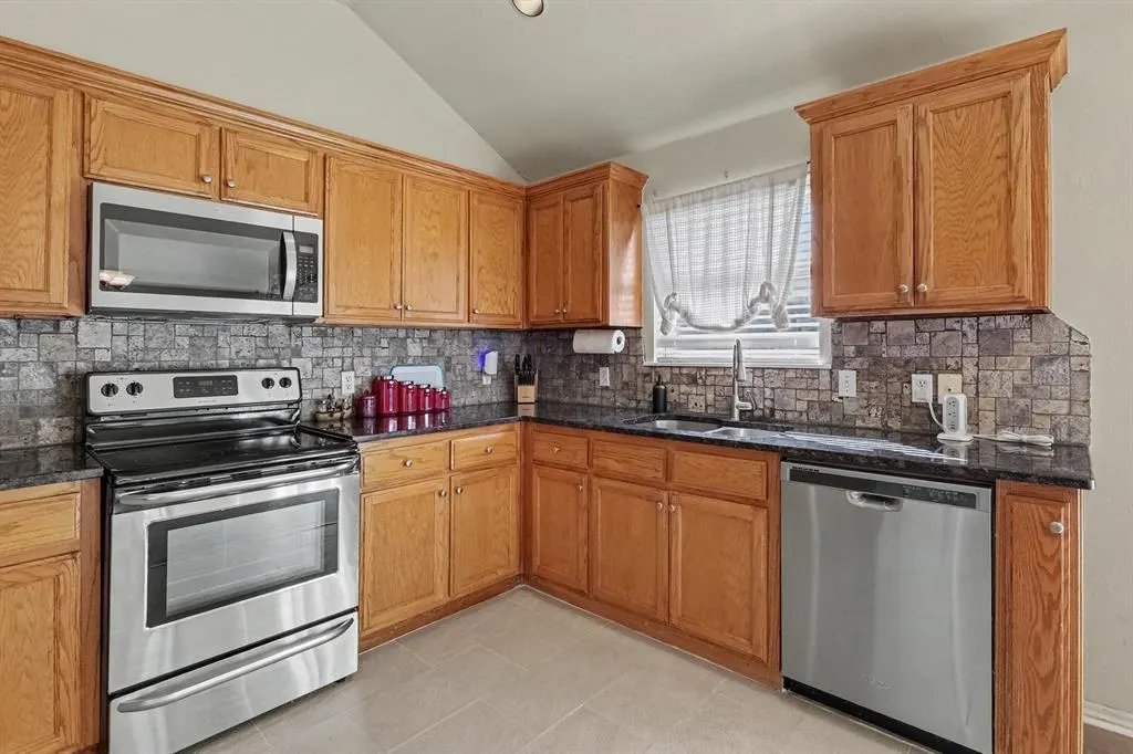 Photo 10 — 720 N Shadowhill Street, Norman, OK 73071