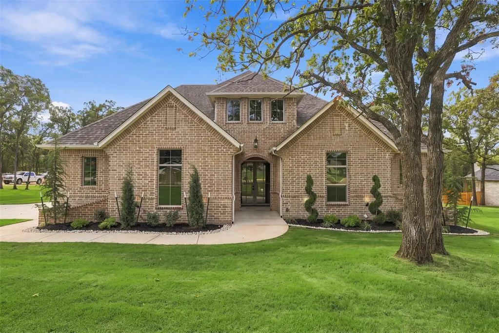 Front exterior — 8041 Silver Spur, Arcadia, OK 73007