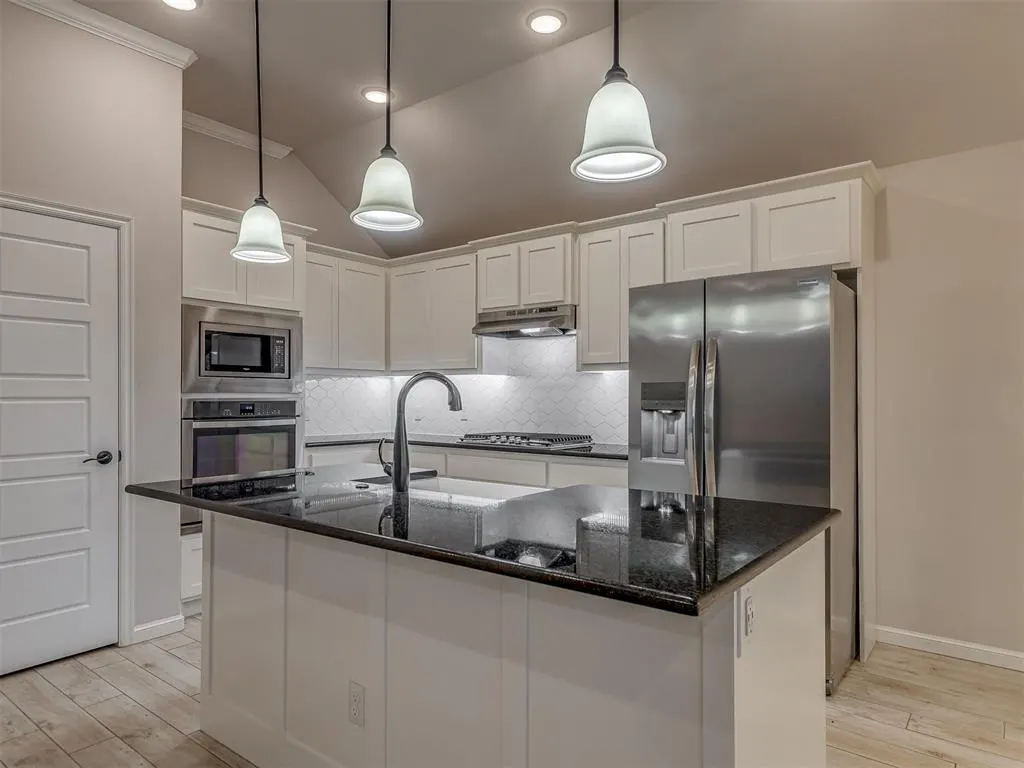 Photo 11 — 3808 Manderly Place, Norman, OK 73026