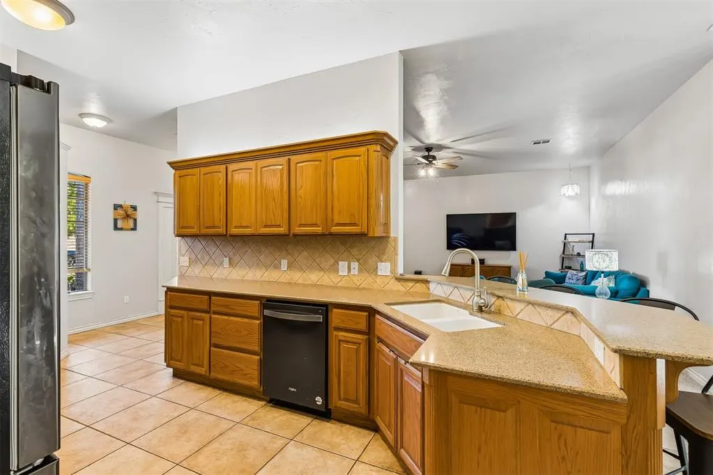Photo 15 — 10801 NW 118th Place, Yukon, OK 73099