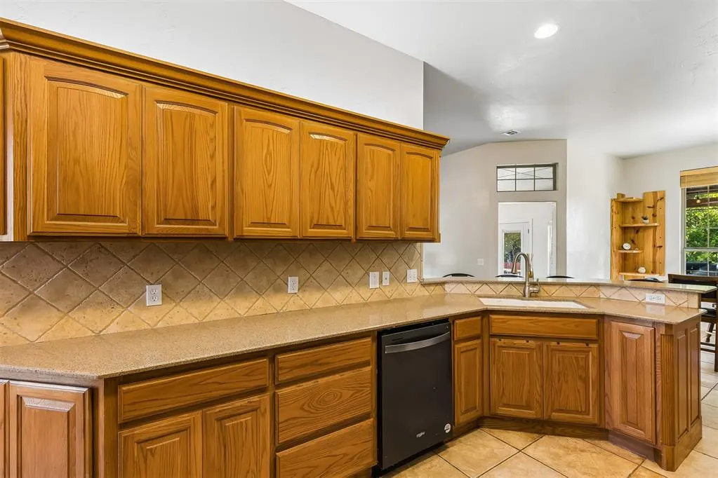 Photo 16 — 10801 NW 118th Place, Yukon, OK 73099