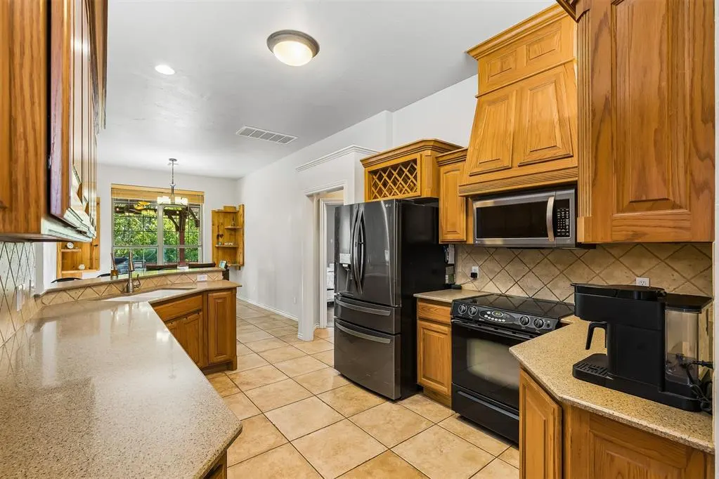 Photo 17 — 10801 NW 118th Place, Yukon, OK 73099