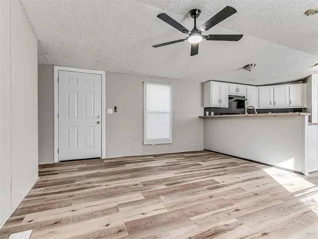 Photo 4 — 326 S Cherry Avenue, Union City, OK 73090