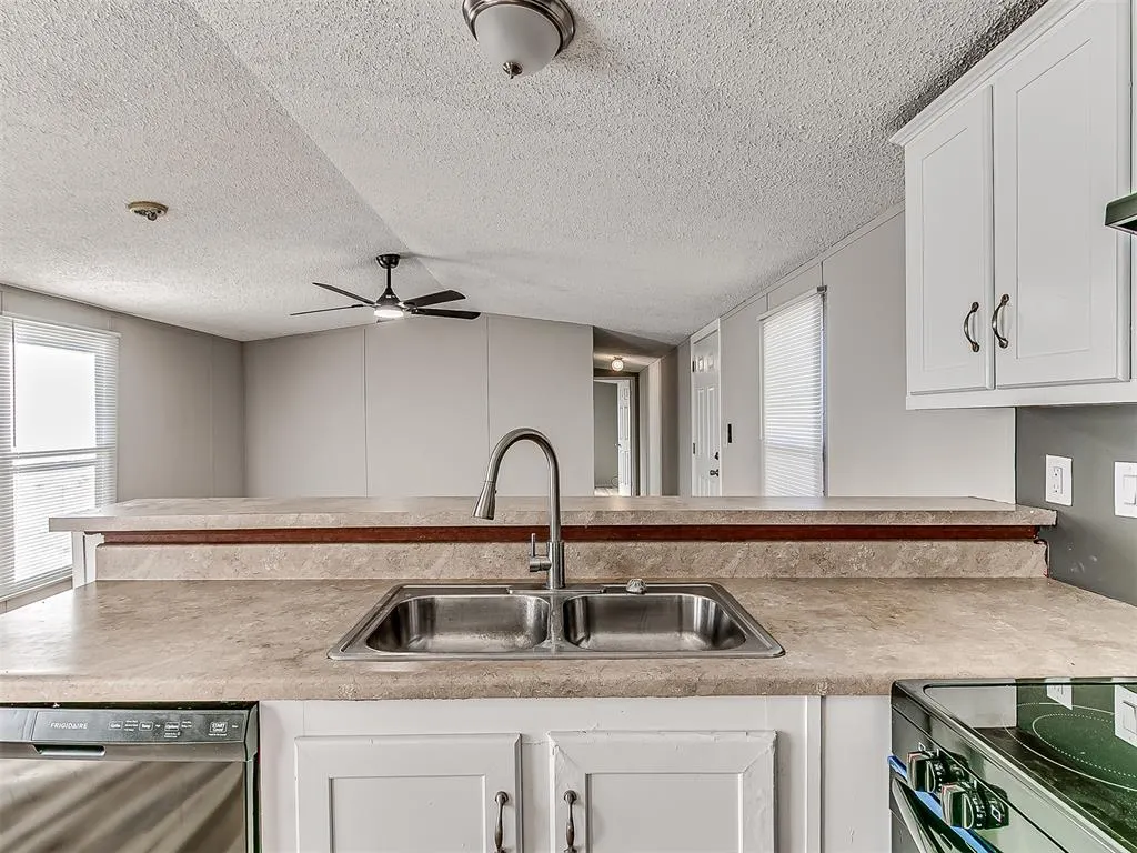 Photo 10 — 326 S Cherry Avenue, Union City, OK 73090