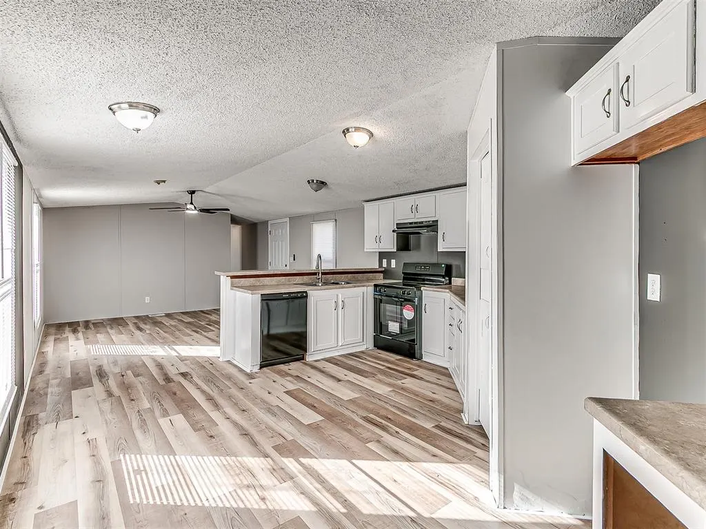 Photo 11 — 326 S Cherry Avenue, Union City, OK 73090